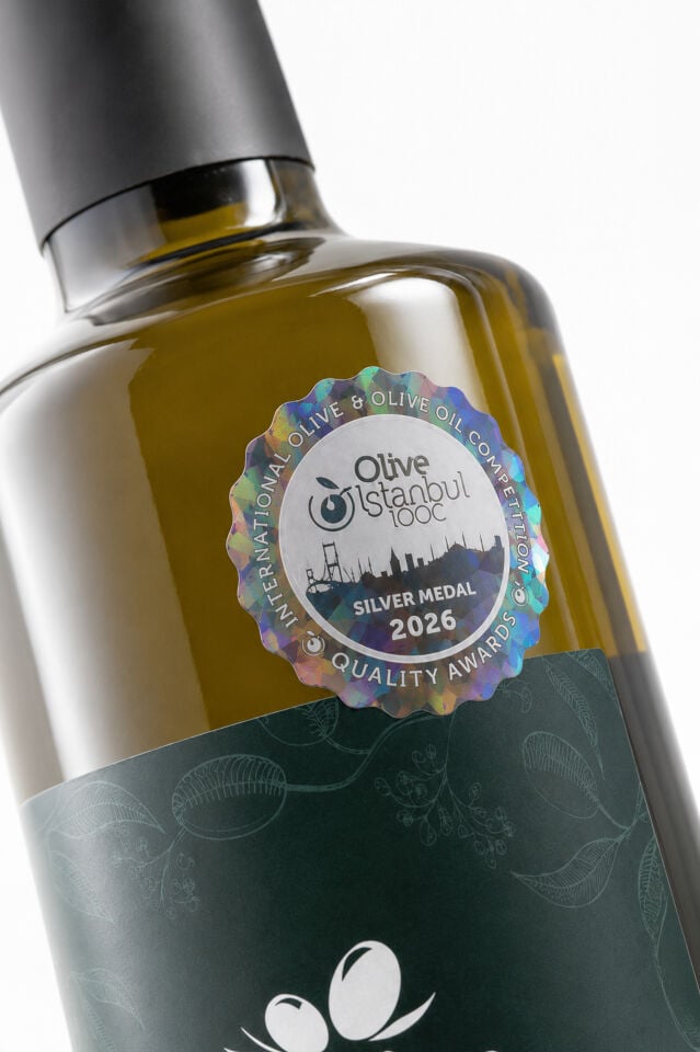 Olyvian Ödüllü Premier Zeytinyağı 750 ml – Domat Cinsi, Erken Hasat, Soğuk Sıkım, Filtresiz, Natürel Sızma Zeytinyağı